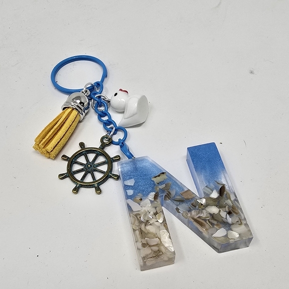 Handmade resin beach themed letter N keychain - Picture 4 of 4
